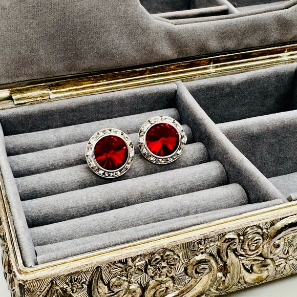 New Red Swarovski Crystal Rhinestone Clip earrings - Picture 12 of 12